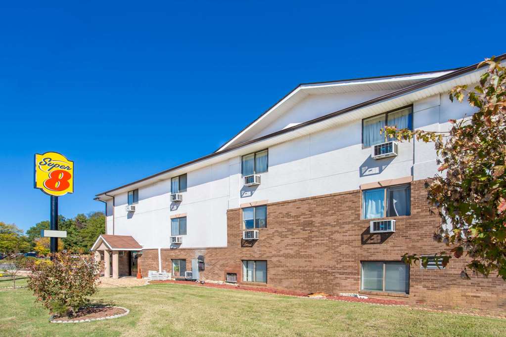 Super 8 by Wyndham Richmond Broad Street - photo 2