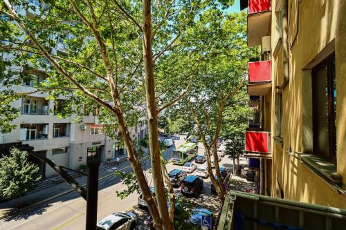 Cozy Apt near Vake Park By Wehost