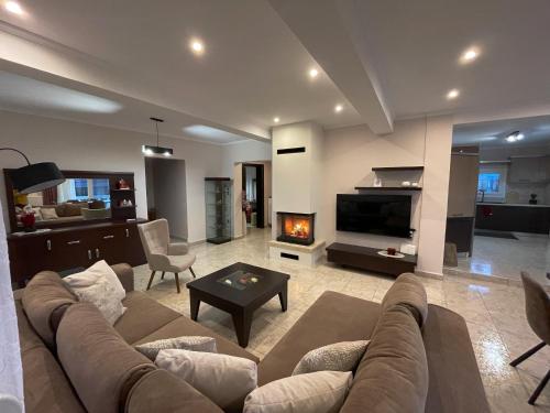 Aristides Guesthouse — 4-Star Luxury Hotel in Krinides, Greece