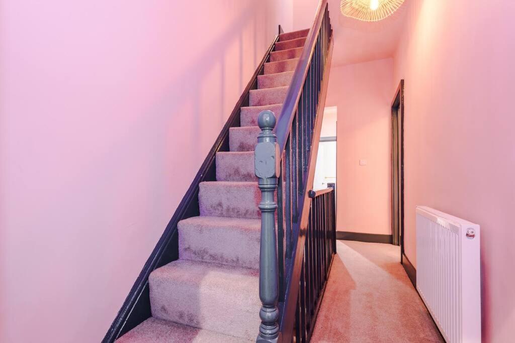 5 Bed Salford Sanctuary Retreat in Manchester, United Kingdom