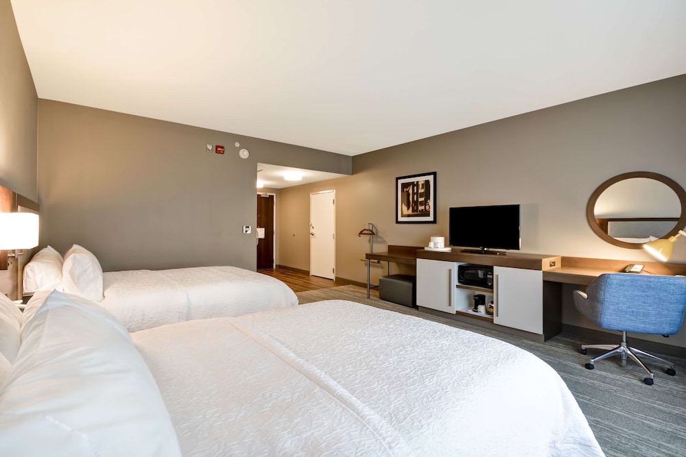 Hampton Inn Livonia Detroit - photo 11