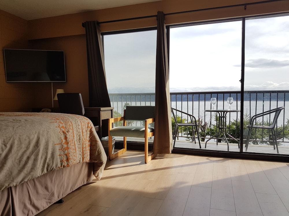 Above Tide Motel in Campbell River, Canada