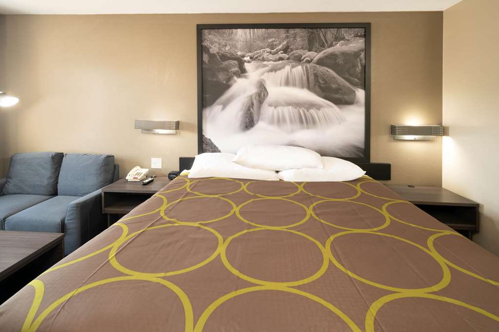 Super 8 by Wyndham Cleveland - photo 22