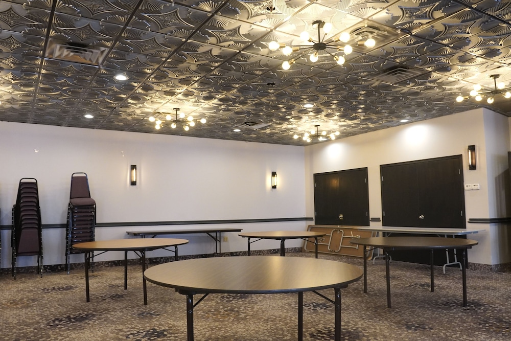 American Inn & Suites Waterford - photo 38