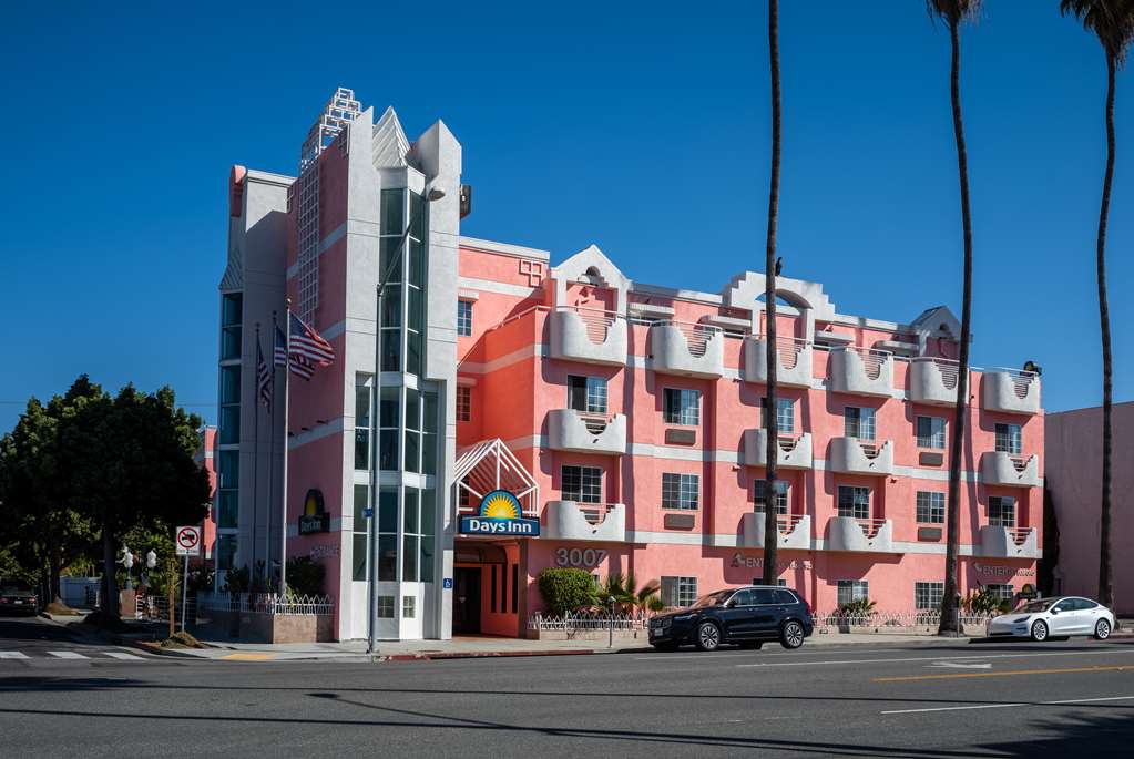 Days Inn by Wyndham Santa Monica - photo 2