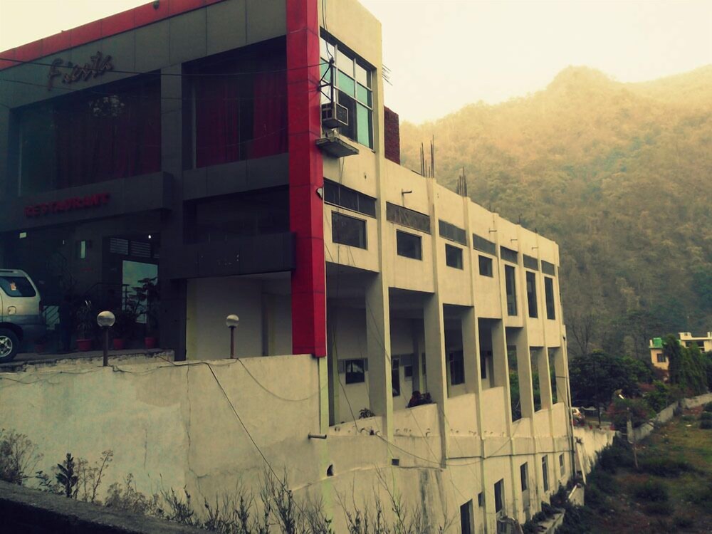 Fiesta Hotel - last minute hotel in Naini Tal