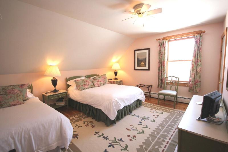 Highland Lake Inn - photo 17