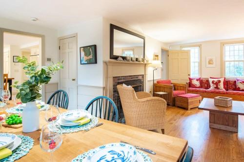 Fantastic Home by Eldridge Park — 4-Star Luxury Hotel in Orleans, United States