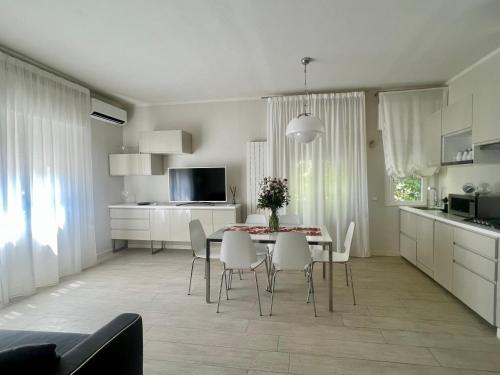 Stunning Apartment 300mt by the sea Forte dei Marmi — 4-Star Luxury Hotel in Forte Dei Marmi, Italy