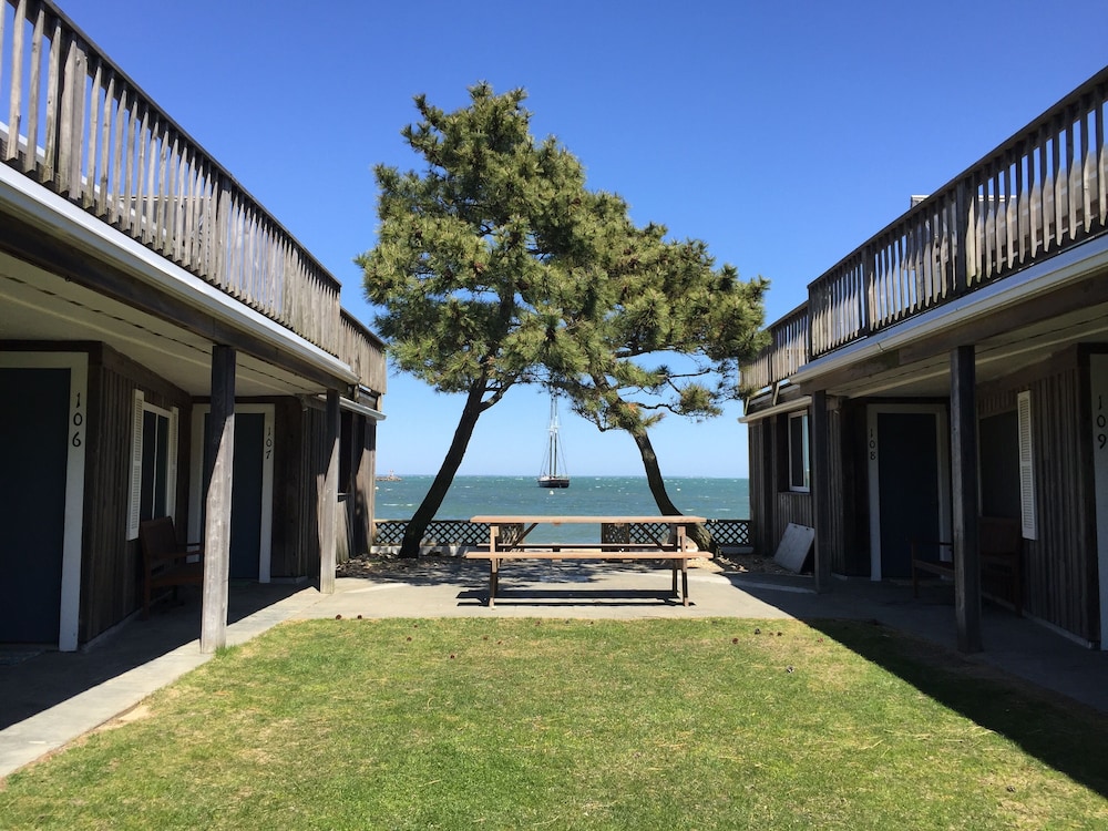 Vineyard Harbor Motel Private Beach - photo 327