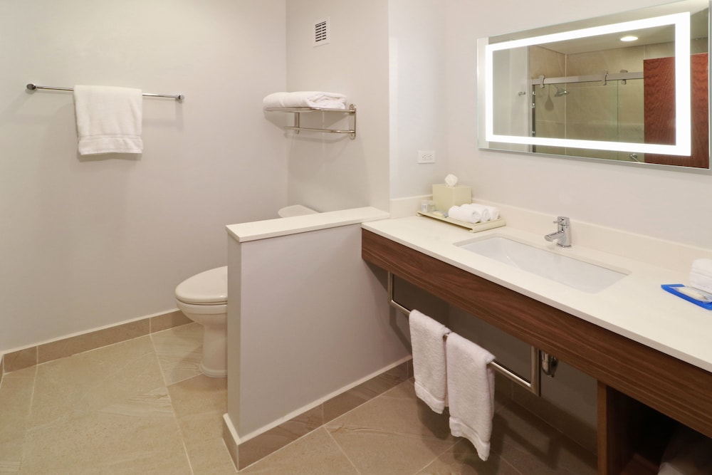 Holiday Inn Express & Suites Ensenada Centro by IHG