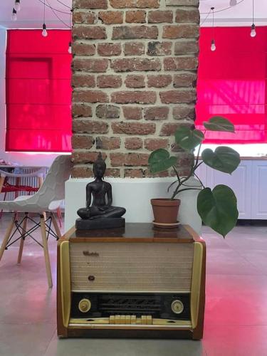 Matisse apartment in old Tbilisi
