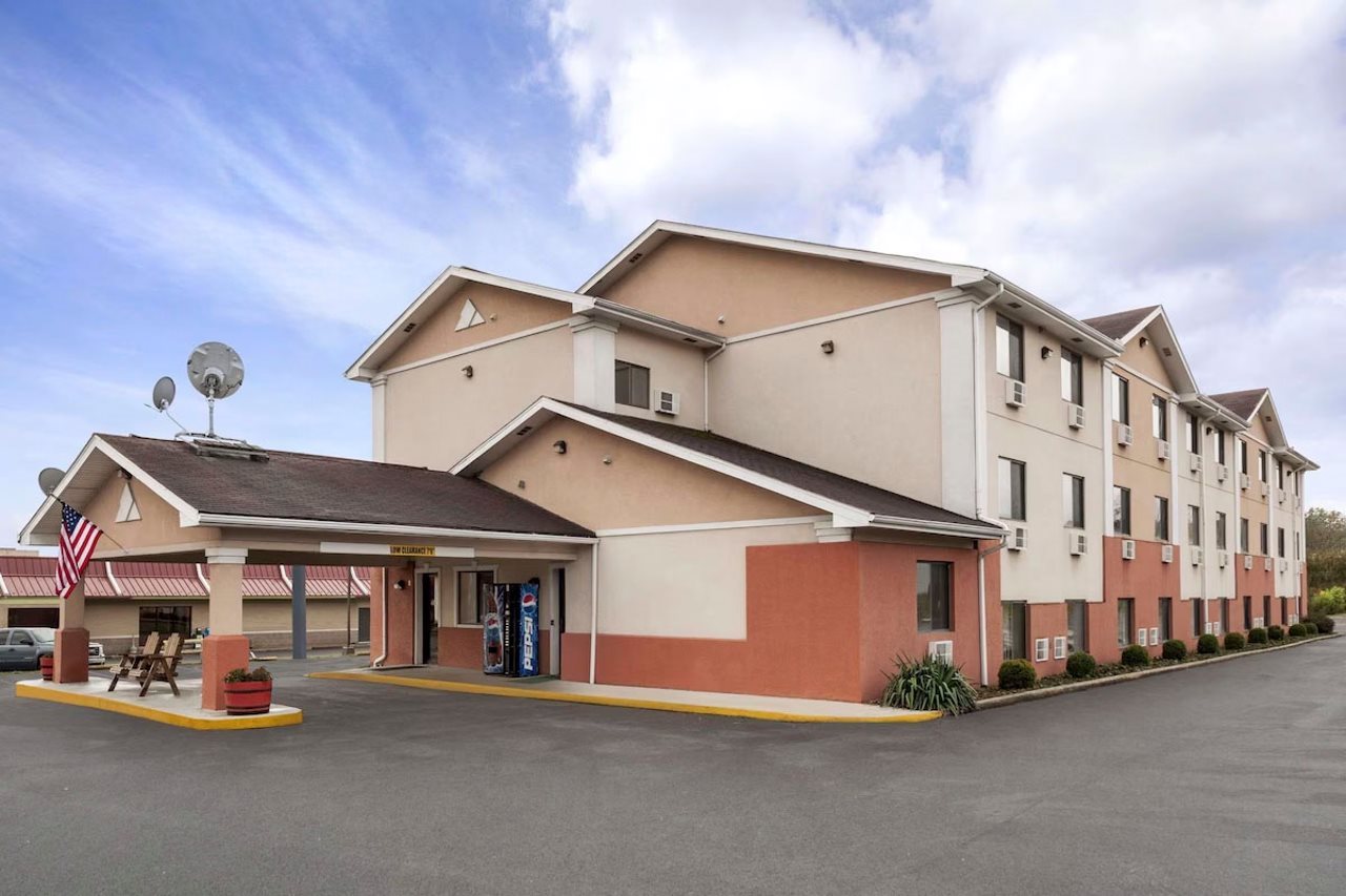 Super 8 by Wyndham Brookville — Brookville — photo 2