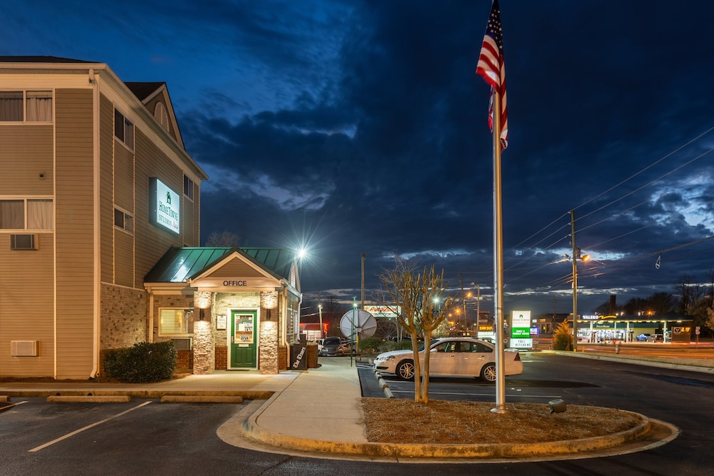 HomeTowne Studios By Red Roof Gainesville GA - photo 20