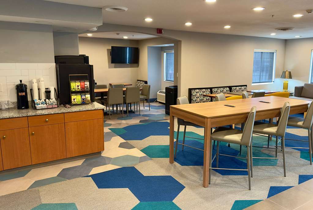 Microtel Inn & Suites by Wyndham Denver Airport - photo 13