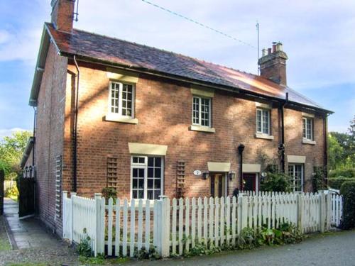 Aqueduct Cottage — 4-Star Luxury Hotel in Wrexham, United Kingdom