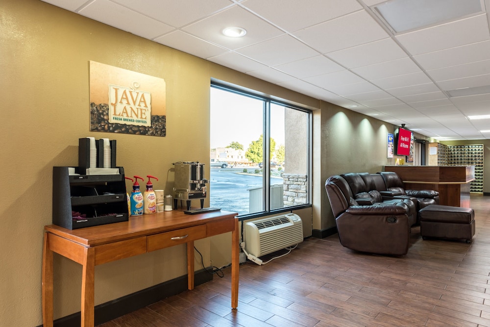 Red Roof Inn & Suites Pigeon Forge Parkway - photo 16