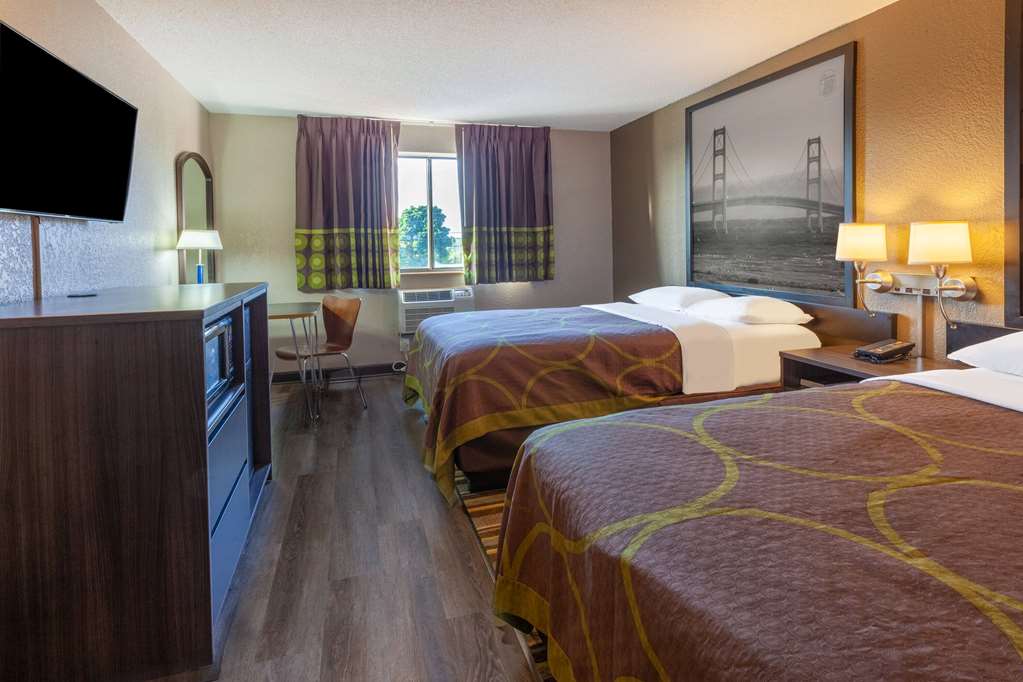 Super 8 by Wyndham Roseville Detroit Area - photo 22
