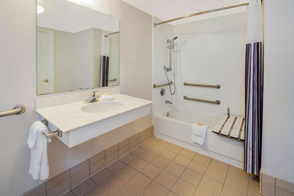 La Quinta Inn & Suites by Wyndham Irvine Spectrum - photo 25