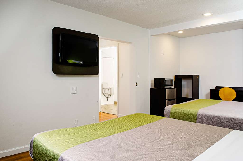 Motel 6 Modesto CA Downtown - photo 8