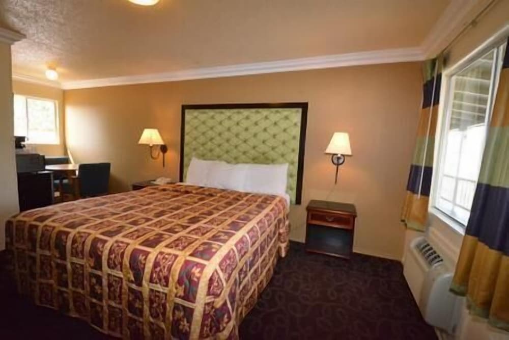 Lamplighter Motel - photo 11