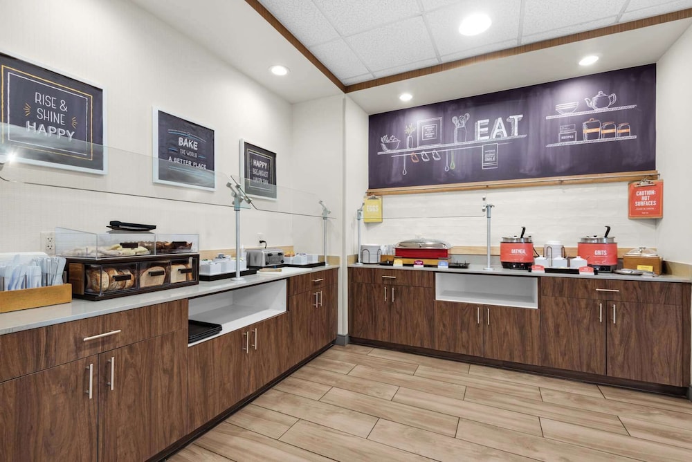 Hampton Inn & Suites Pensacola I 10 N at Univ. Town Plaza - photo 26