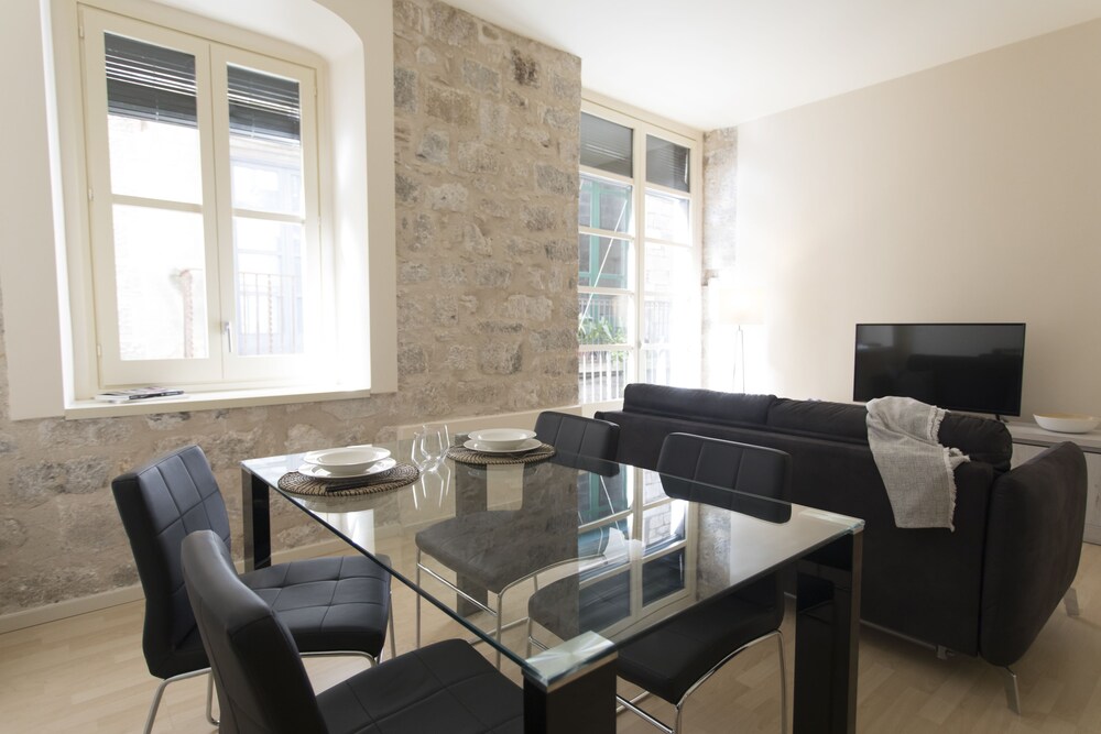 Bravissimo Cort Reial 2A — 4-Star Luxury Hotel in Girona, Spain