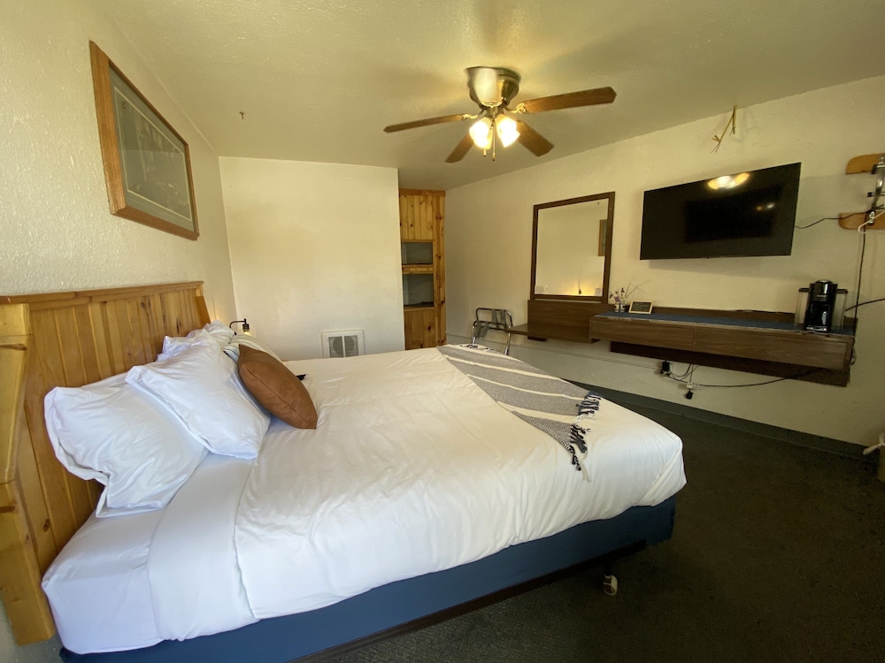 Columbia Point Resort - photo 10