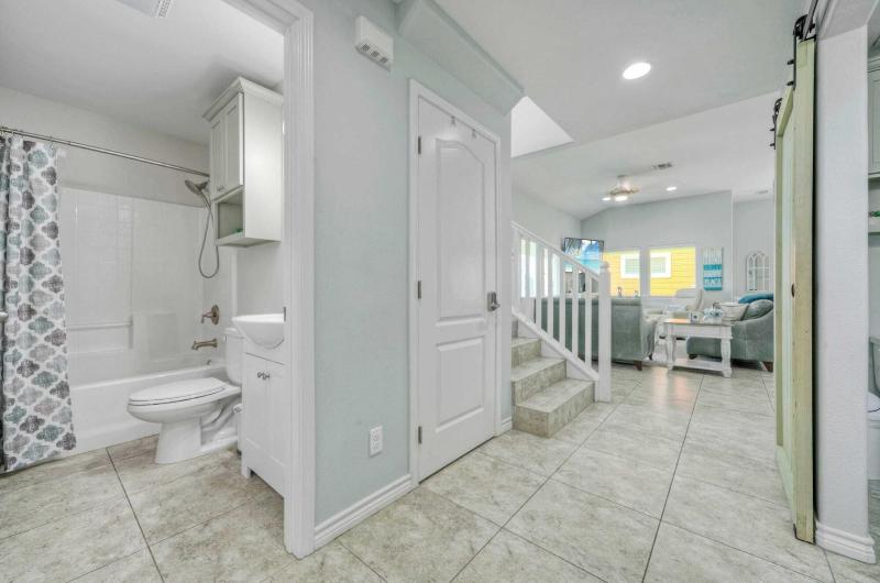 Reel Life Dreams by Avantstay Pool Near Beach - photo 35
