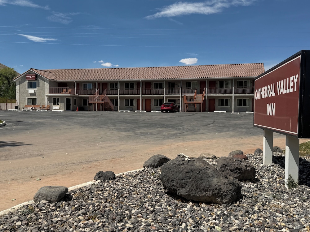 Cathedral Valley Inn - photo 22