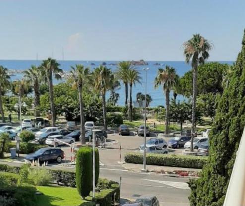 Le Chevrefeuille - last minute hotel in Saint-Raphael