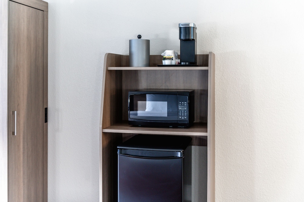 Holiday Inn Express & Suites Phoenix Mesa West by IHG - photo 8