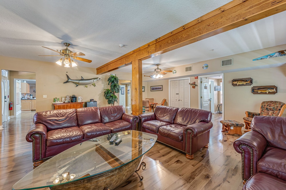 The Chassahowitzka Hotel — hotel in Homosassa