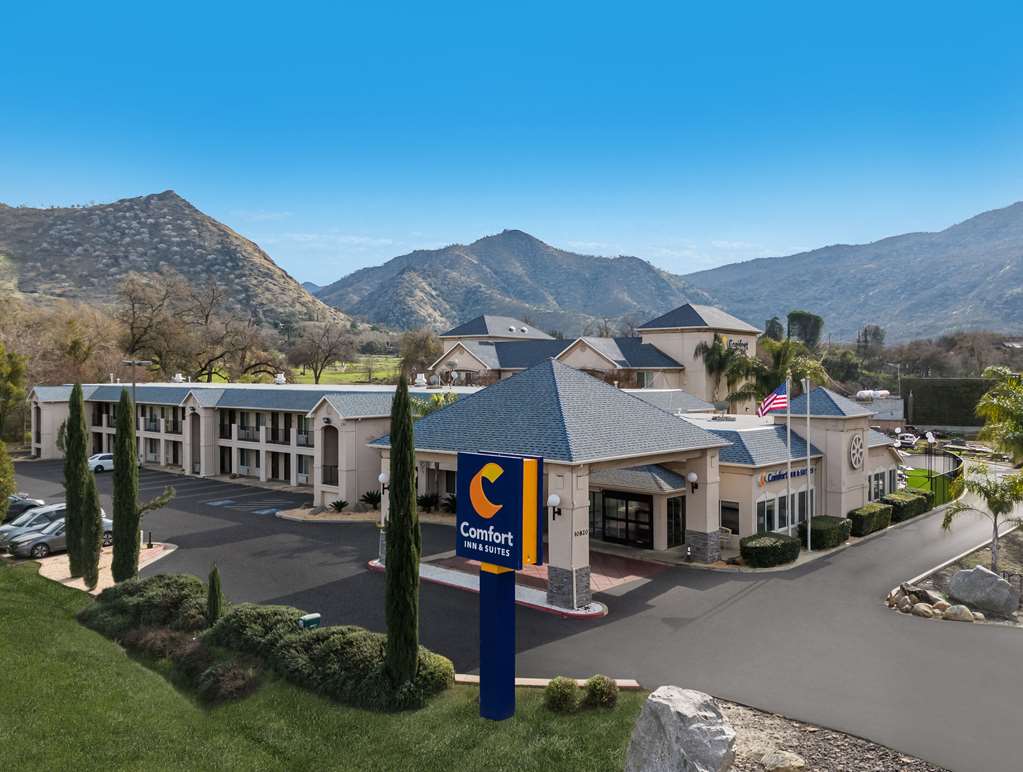 Comfort Inn & Suites Sequoia Kings Canyon - featured photo