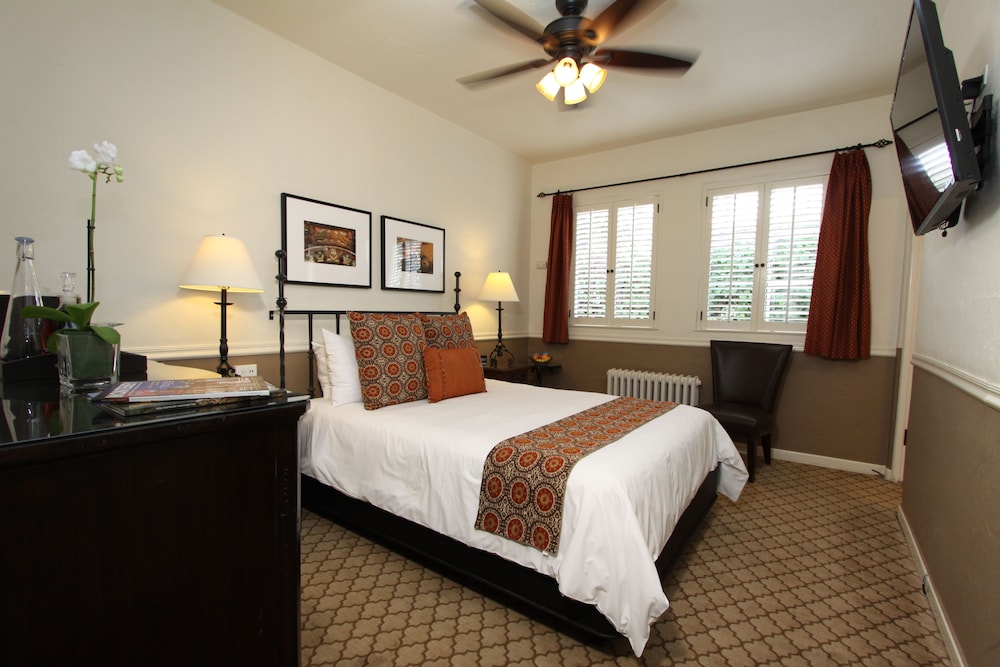 Cypress Inn - photo 13