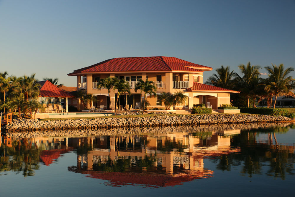 Sea Grape Villa — 4-Star Luxury Hotel in West End, Bahamas