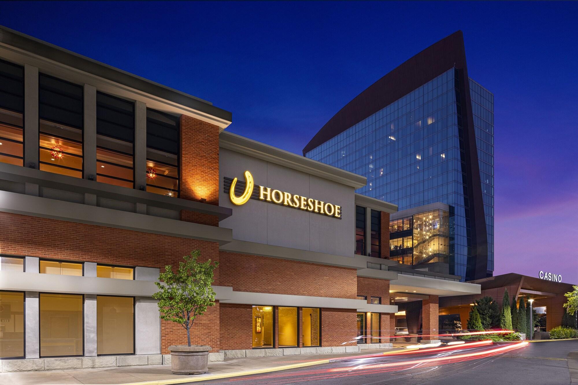 Hotelumiere At The Arch A Caesars Rewards Destination — St Louis