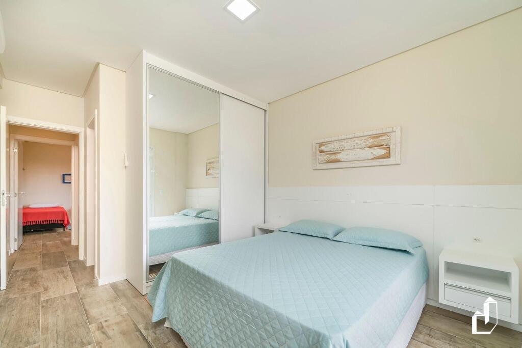 Kremer Residence: Apto 202 amplo próximo ao mar