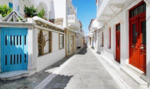 Central & Luxury Home — 4-Star Luxury Hotel in Andros, Greece