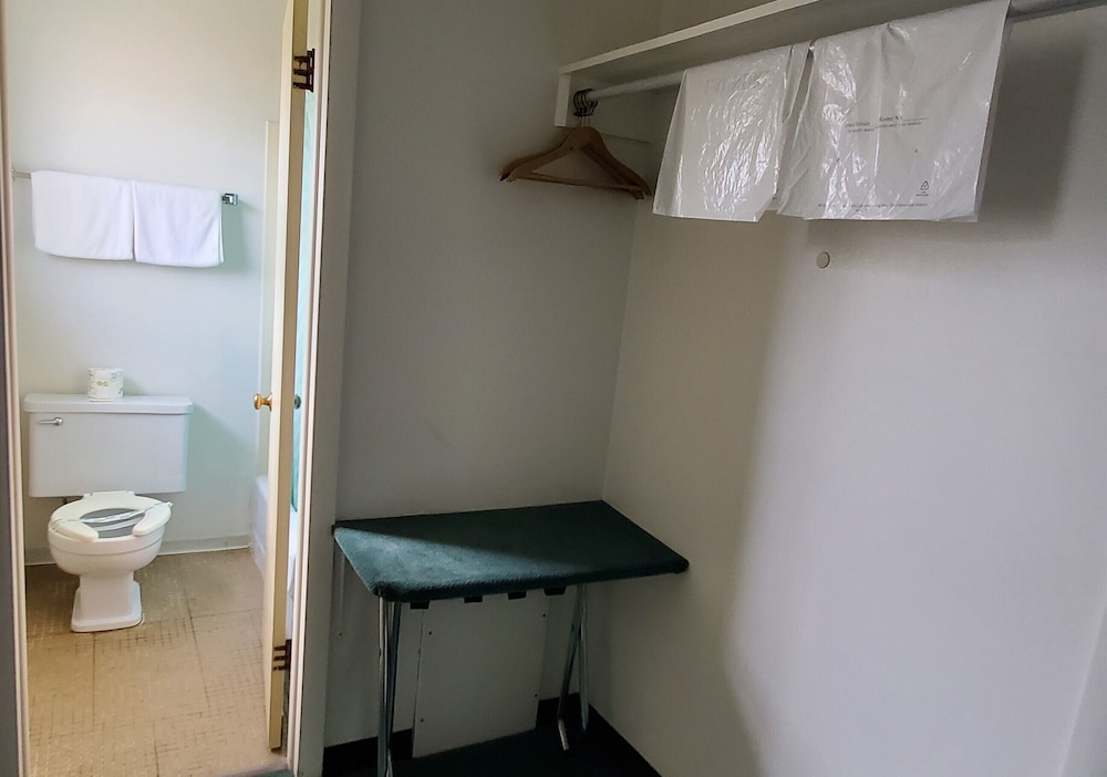 Robin Hood Motel - photo 21