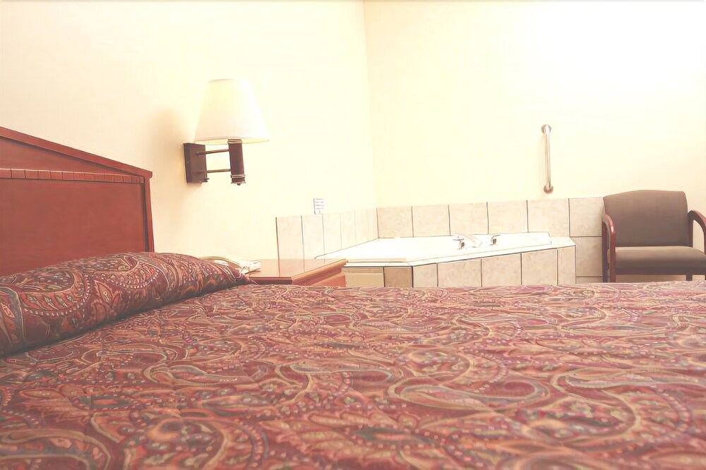 Commodore Perry Inn and Suites - photo 11