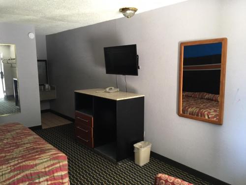 Fulton Inn - photo 10