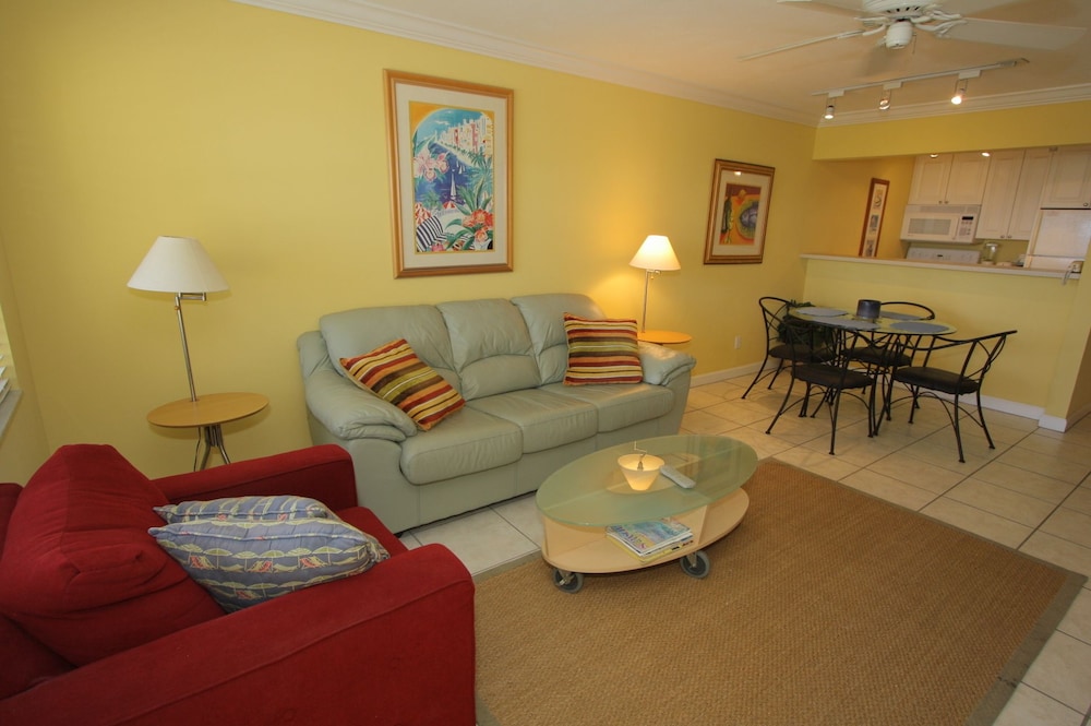 Outrigger Resort by RVA - photo 13