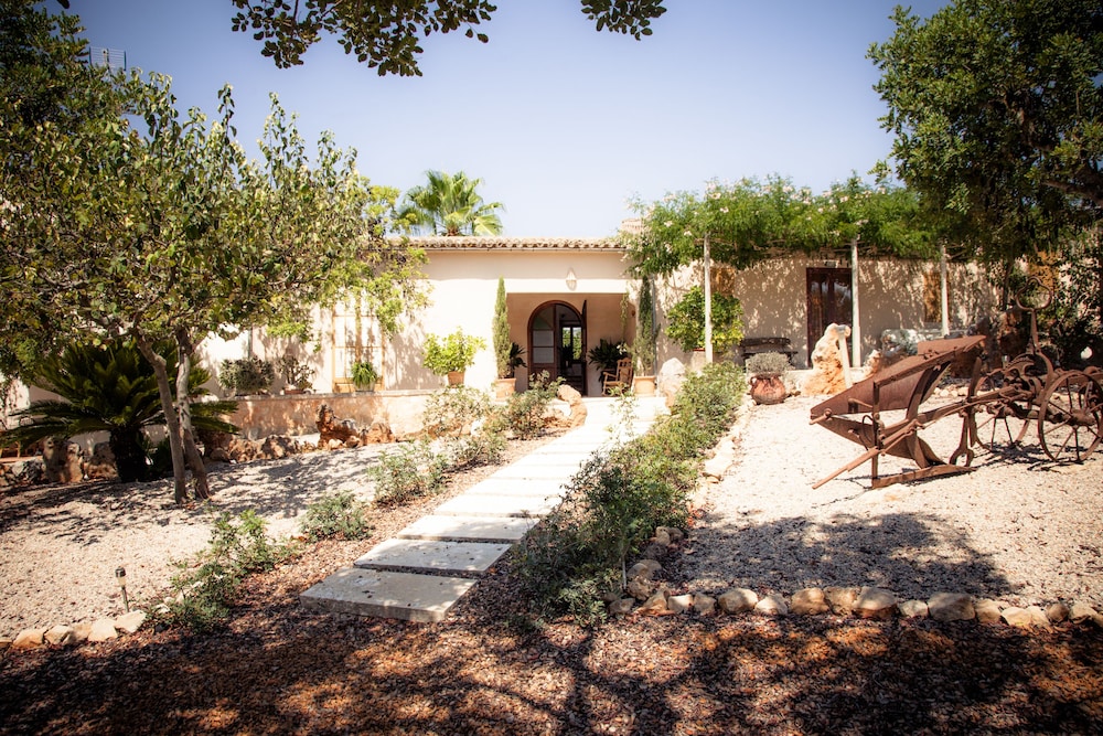 Agroturisme Perola Only Adults — 4-Star Luxury Hotel in Llucmajor, Spain