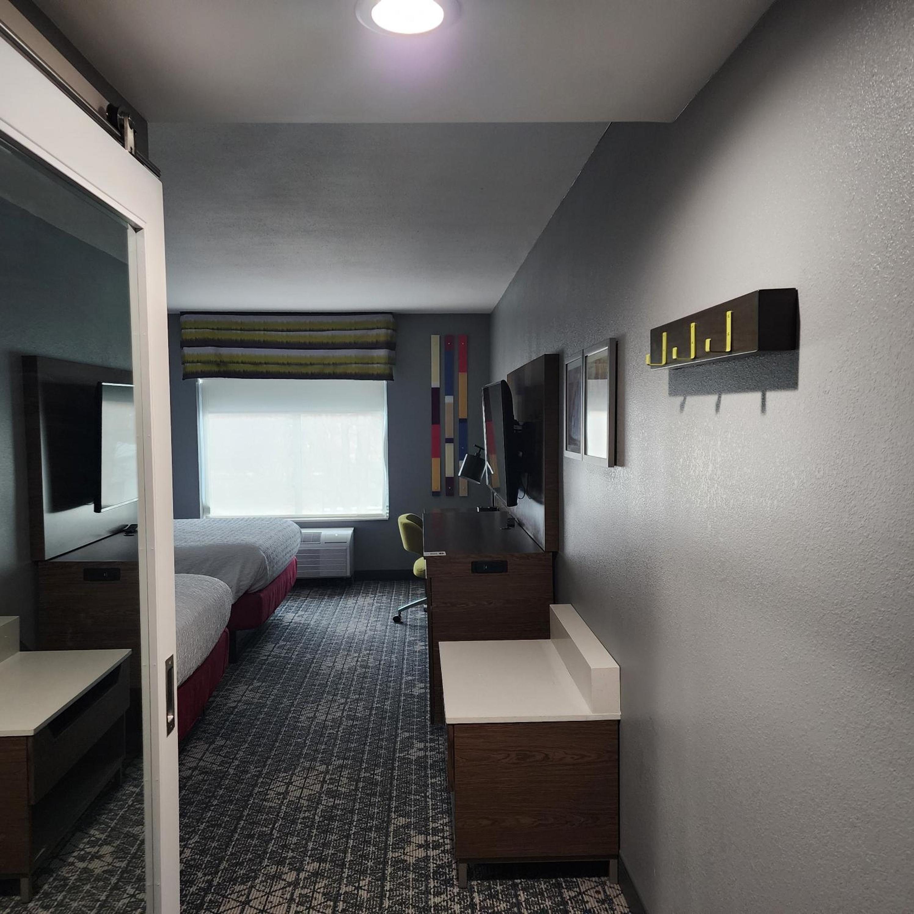Hampton Inn & Suites Pittsburgh New Stanton - photo 14