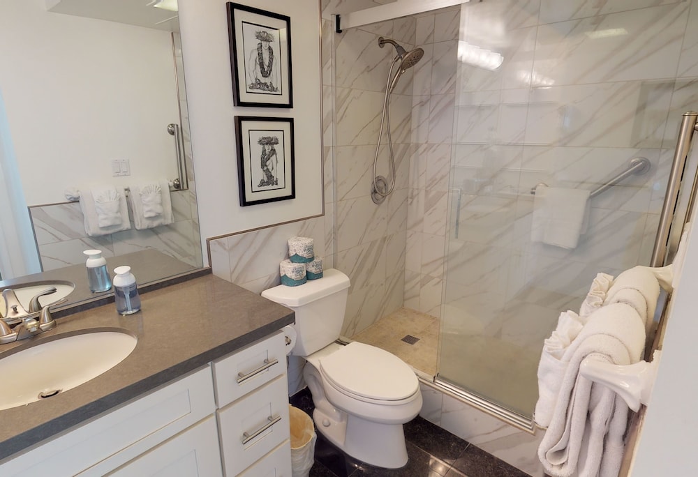 Modern 12th Floor Waikiki Banyan Condo with Partial Ocean Views by Koko Resort Vacation Rentals Honolulu - photo 20