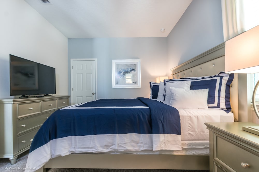 Beautiful 4 Bed With Pool & Spa - photo 11
