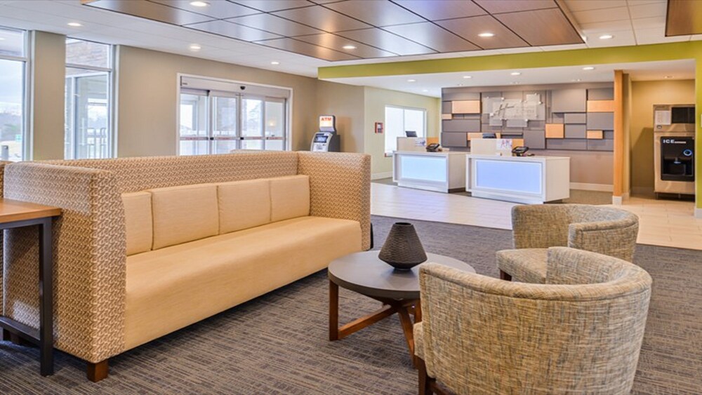 Holiday Inn Express & Suites Parkersburg East by IHG - photo 32