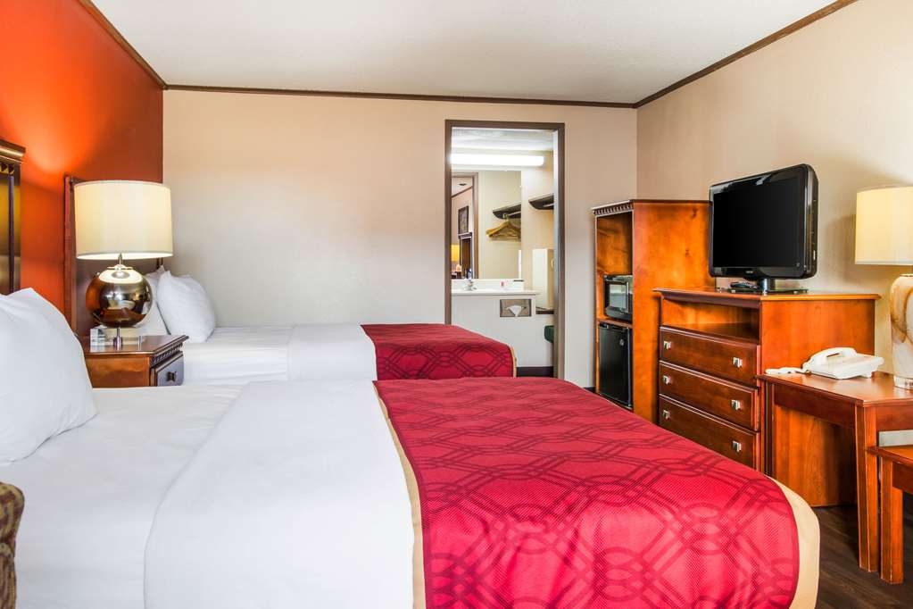 Econo Lodge Norwalk - photo 14