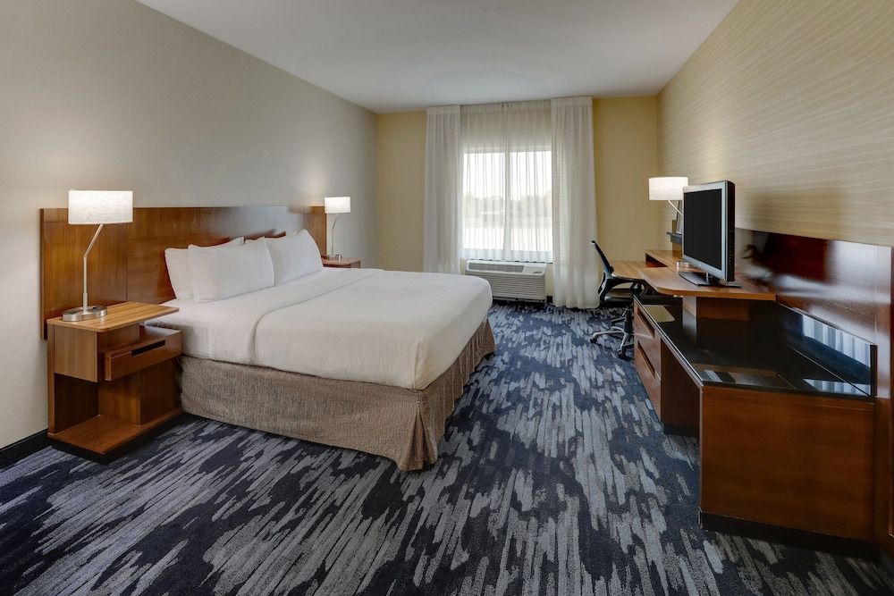 Fairfield Inn & Suites Hutchinson - photo 10
